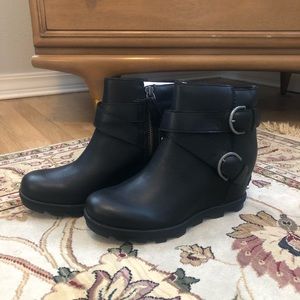 Sorel Joan of Arctic Wedge II Buckle Boot black 8.5 NWT